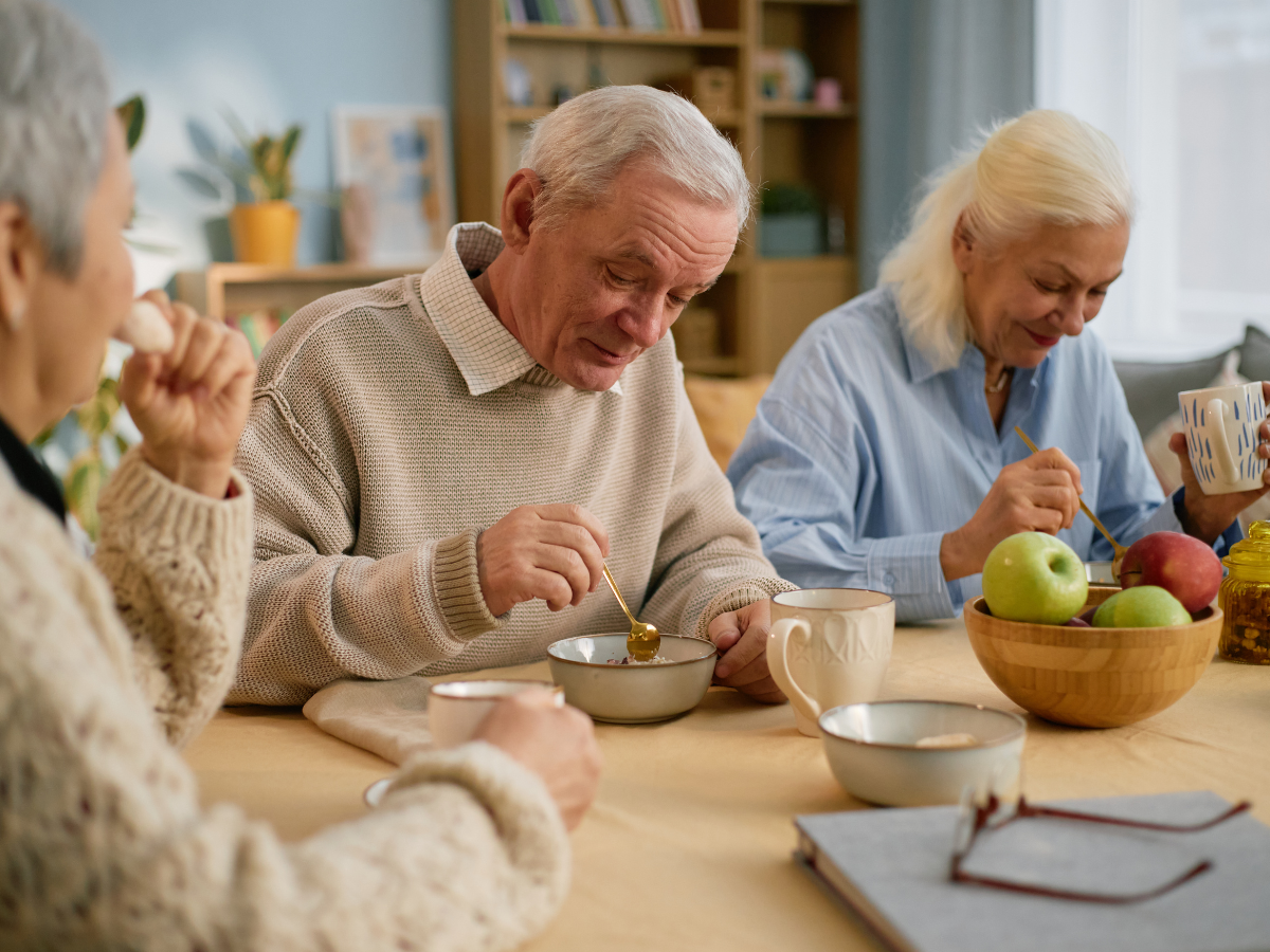Elderly couple enjoying a nutritious ready-made meal together